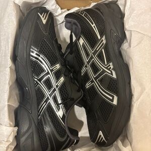 ASICS Men's Gel-1130 Black and Silver Shoes
*Inner Soles Missing